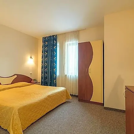 Hotel Adamo Warna