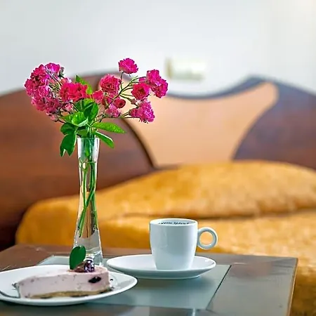 Adamo Hotel Warna