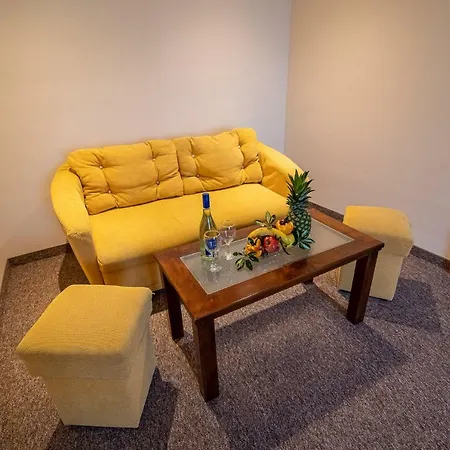 Adamo Hotel Warna